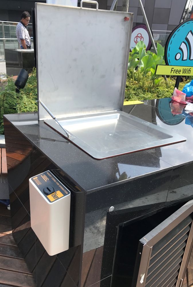 BBQ Lid and Coin Mech